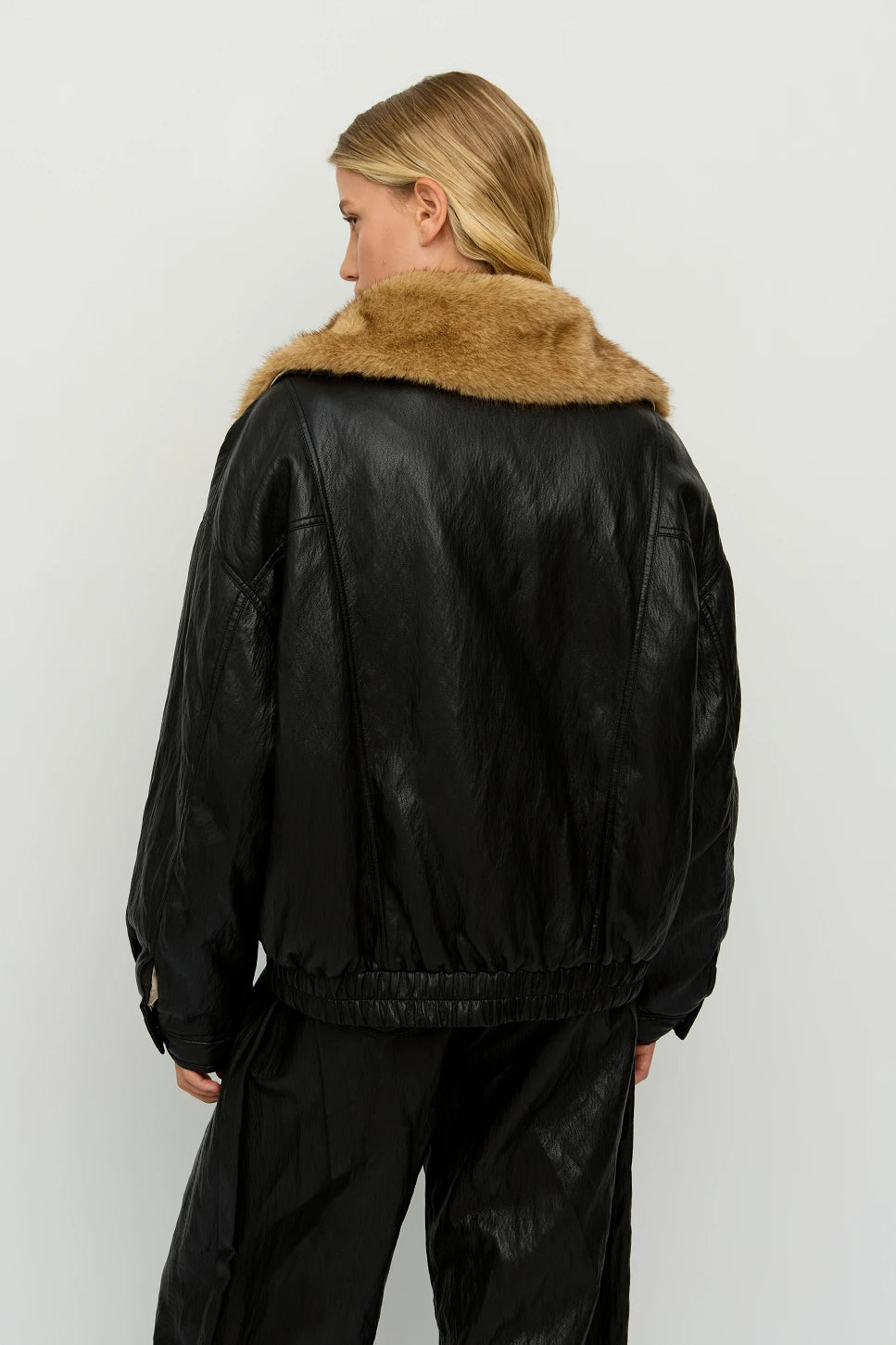 Chaqueta efecto piel con cuello extraíble BSB